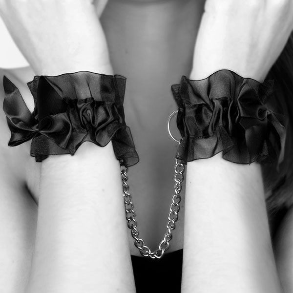 BIJOUX - INDISCRETS FROU FROU ORGANZA HANDCUFFS - Bild 3