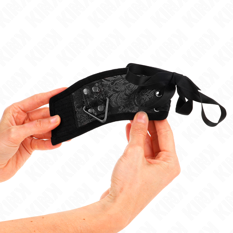 KINK - SCANDAL WRIST RESTRAINTS BLACK LACE DETAILS 24.5 CM X 6.5 CM - Bild 4