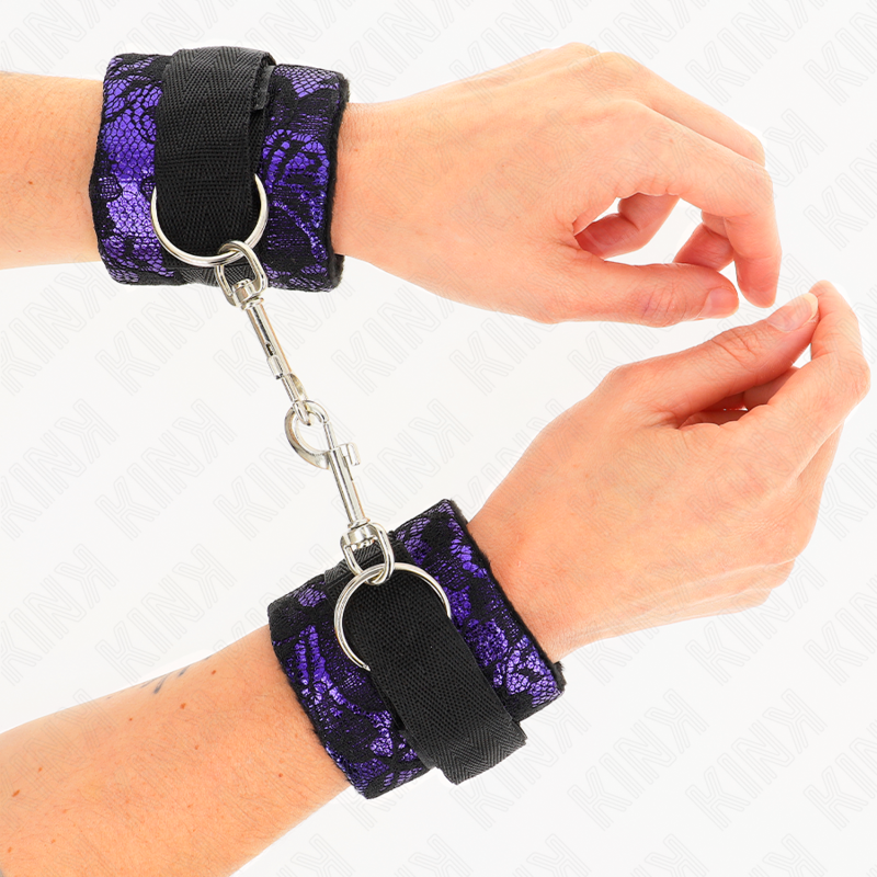 KINK - SHORT VELVET LACE WRIST RESTRAINTS AND NYLON BIND PURPLE / BLACK 23 X 6.5 CM - Bild 3